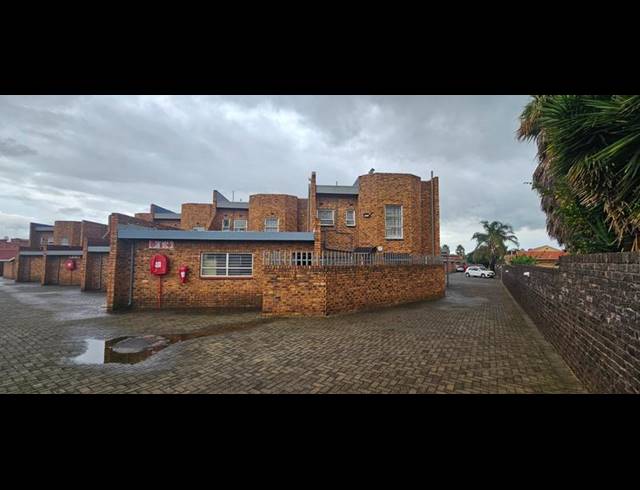 3 BEDROOM DUPLEX FOR SALE IN PETERSFIELD